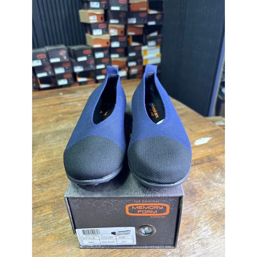 Bernie Mev Shura Navy Black Knit Memory Foam Flats Size 37 US 6.5-7